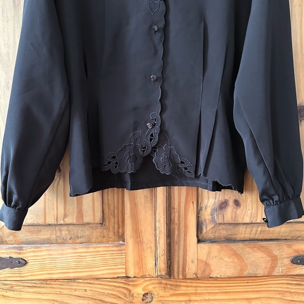 Vintage 90's Nonpareil Black Button Up Blouse Embroidered Neckline w/Cutouts - M - Picture 6 of 13
